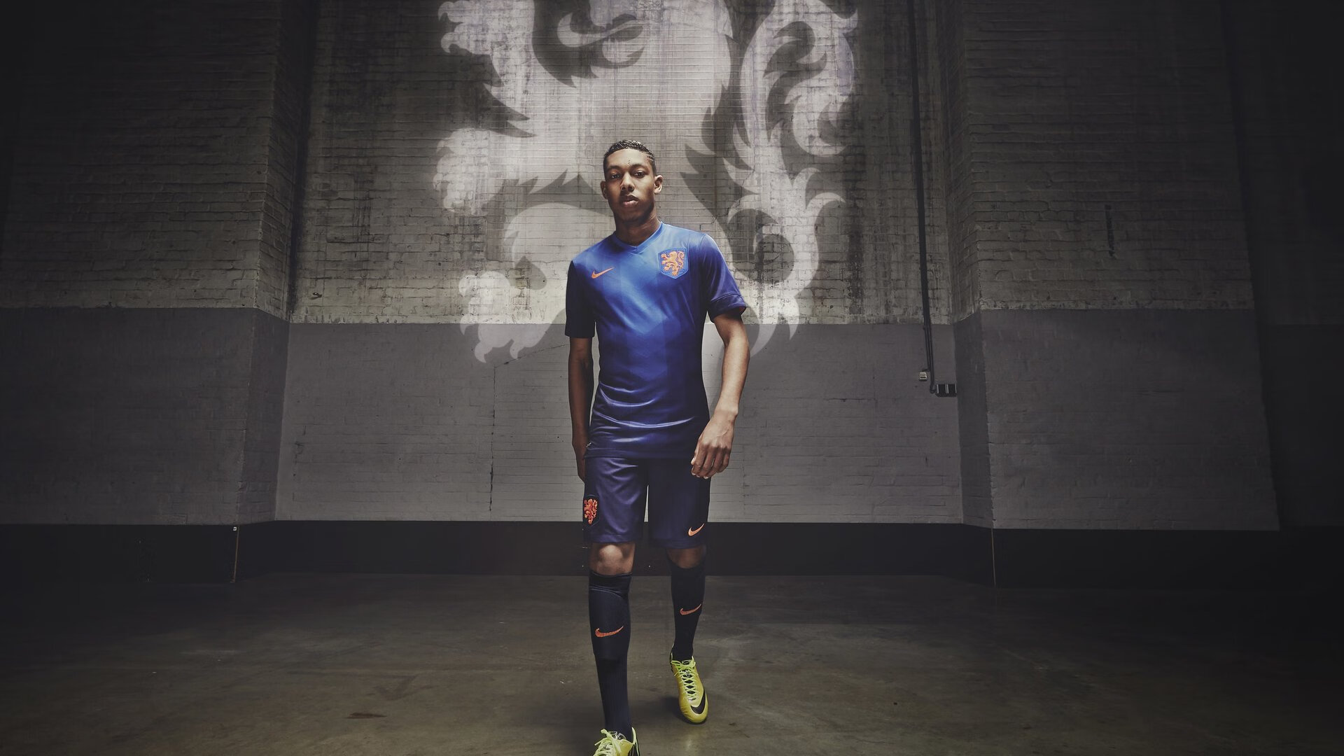 刷新纪录首场状态出色，公牛观众沸腾！，莱万多夫斯基重返赛场赢得满堂喝彩